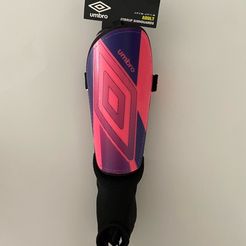 NWT Umbro Adult Shinguards